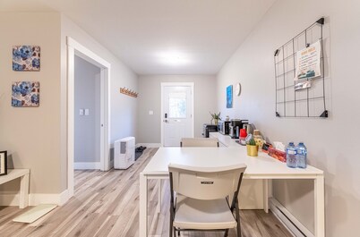 YHZ Cheerful Private Unit 10 min to Airport