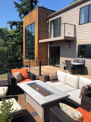 Terrace/patio - Casa  Buena Vista-Outdoor Hot Tub and Sauna (White Salmon)