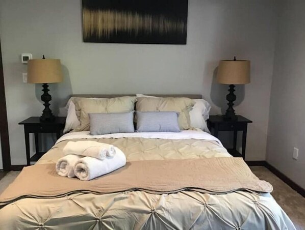 1 bedroom, desk, iron/ironing board, WiFi