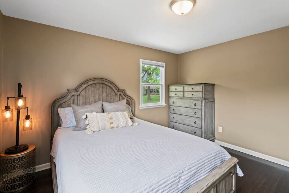 Modern Retreat in Overland Park/Mission Fully Updated Home with