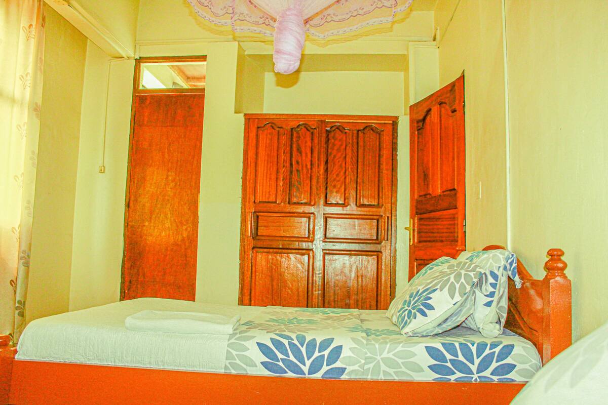 Free WiFi, bed sheets