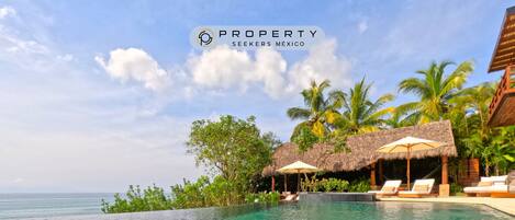 Piscina a l'aire lliure i piscina climatitzada