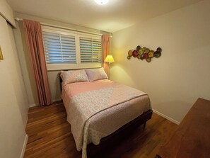 4 bedrooms, iron/ironing board, travel cot, free WiFi - Betty's Place (Idaho Falls)