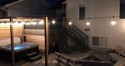 Cheerful, cozy 4 bedroom house w/ hot tub and firepit area