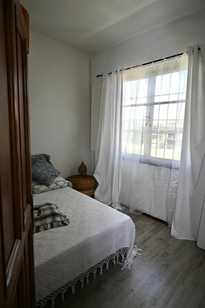 2 habitaciones, tabla de planchar con plancha y wifi gratis 