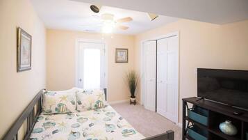 4 makuuhuonetta, silitysrauta/-lauta, vauvan matkasänky, Wi-Fi