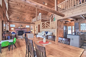 Dining - Thunder Lake Escape + Boat Dock! (Remer)