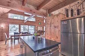 Fridge, microwave, stovetop, dishwasher - Thunder Lake Escape + Boat Dock! (Remer)