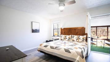 1 slaapkamer, een strijkplank/strijkijzer, wifi, beddengoed