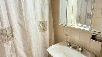 Standard Triple Room | Bathroom | Hair dryer, towels, soap, toilet paper