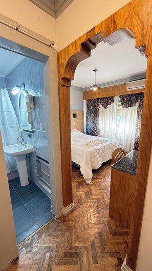 Standard Double Room | Free WiFi, bed sheets