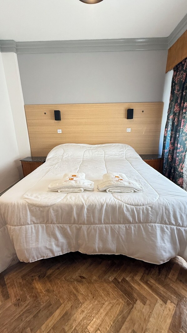 Standard Double Room | Free WiFi, bed sheets