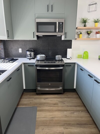 LuXury ZeN ZoNE (No Cleaning fee, King size bed).