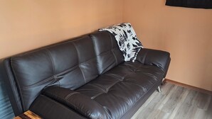 Smart-TV, DVD-spiller, bøker og PC-skjermer