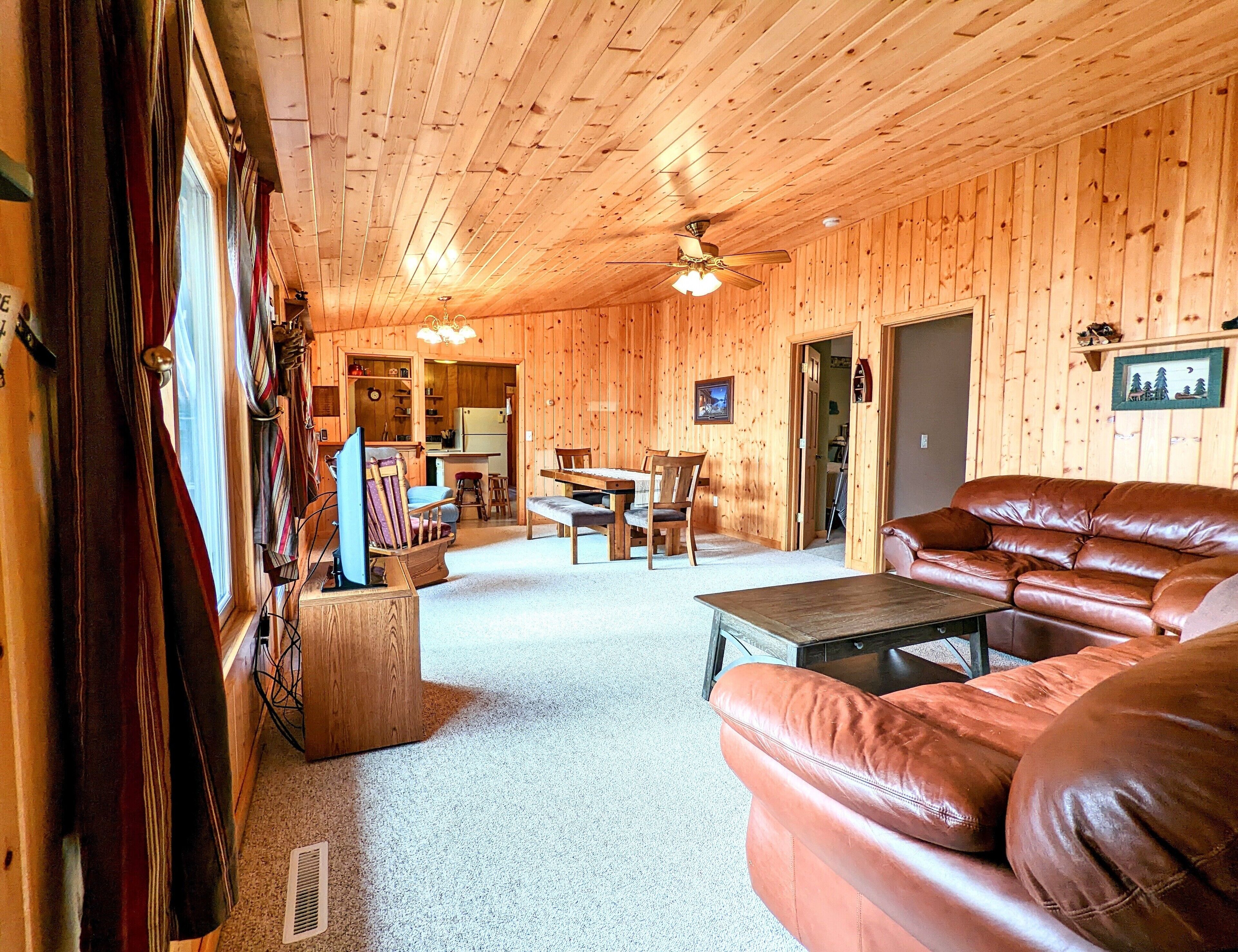 Smart-tv, dvd-afspiller, bøger