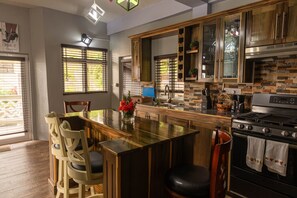 Fridge, microwave, oven, stovetop - Topaz Apartment Villa - Piton View (soufriere)