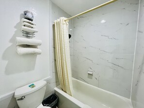 Comfort Double Room | Bathroom - GREYSTONE INN (Bridgeport)