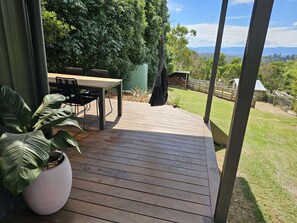 Outdoor dining - Romantic Getaway with Amazing Mountain Views (Lilydale)