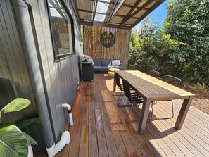 Outdoor dining - Romantic Getaway with Amazing Mountain Views (Lilydale)