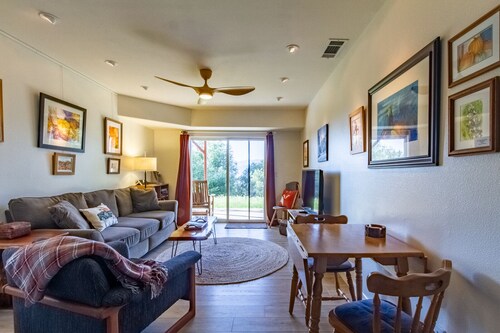 Perfect Mountain Getaway with mountain views and private patio