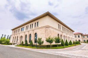 المنشأة من الخارج