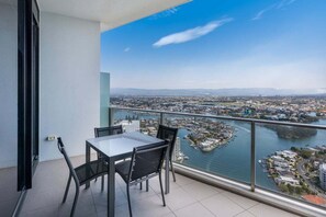 Unclassified image, 3 of 25, button