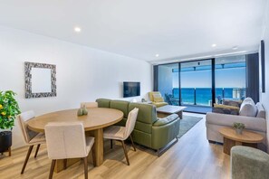 Interior - Circle on Cavil- Level 25 Ocean View -WIFI/NETFLIX (surfers paradise)