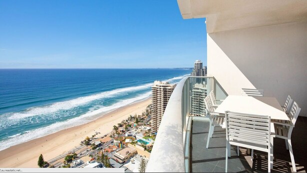 A balcony with a view of a beach and ocean. - Charming Level 35 Central Getaway (Gold Coast)