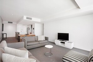 Smart TV - Charming Level 35 Central Getaway (Gold Coast)