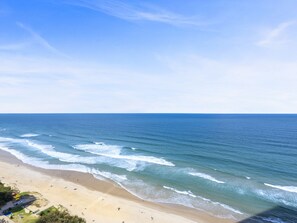On the beach - Stunning Ocean Front on the 29th Level (Surfers Paradise)