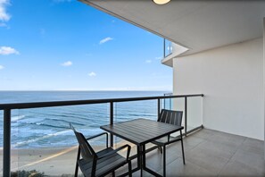 Outdoor dining - Best of the Best-Luxurious 29B Peninsula 2Bedroom 2Bathroom (Gold Coast)