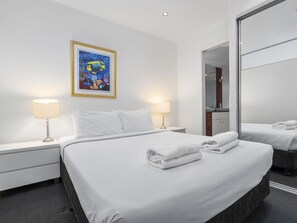 3 habitaciones, tabla de planchar con plancha y wifi gratis 