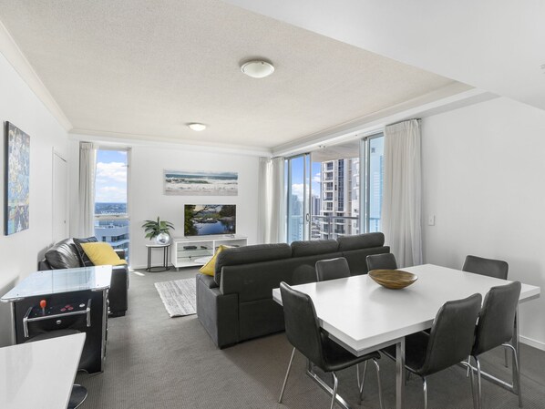Smart TV - 2Bedroom Ocean Views @ Chevron, Heart of Surfers! (Gold Coast)