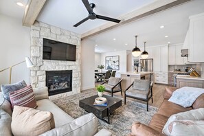 TV, fireplace, books, stereo - Mountain-View Townhome Near Powder Mountain! (Huntsville)