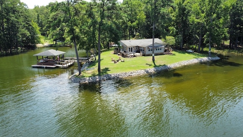 Lake Wateree SC Waterfront Home 3B/2Ba w/ King Bed, Loads of Amenities & Dock!