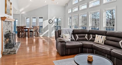 Scout's Hideaway (Dog-Friendly) Over Looking Center Hill Lake