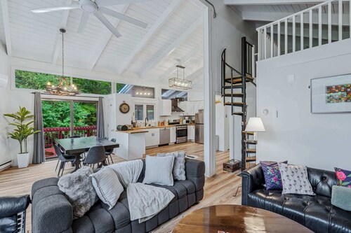 Sauna, Hot Tub, Game Room - The Gathering Place