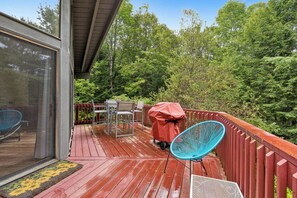 Outdoor dining - Sauna, Hot Tub, Game Room - The Gathering Place (Quechee)