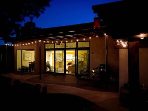 Exterior - Sandia Foothills Sanctuary with Unparalleled Mountain Views (Albuquerque)
