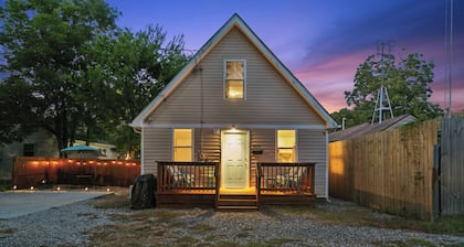 Petit Cozy Beach Bungalow— 5 min walk to the beach