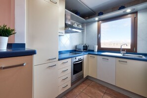 Refrigerador, microondas, horno y lavavajillas 