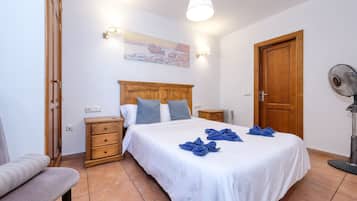 2 Schlafzimmer, Schreibtisch, BĂŒgeleisen/BĂŒgelbrett, Reisekinderbett