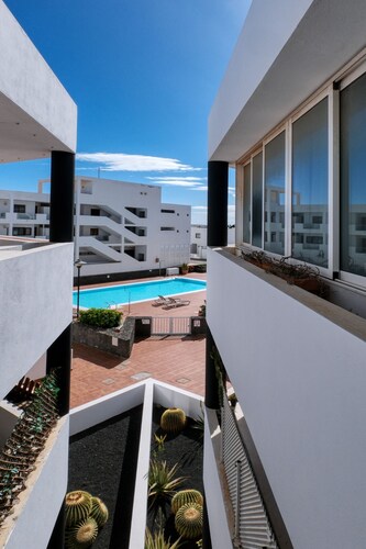 Casa Elin, community pool, fast wifi and quiet place