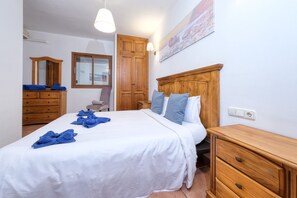 2 bedrooms, iron/ironing board, travel cot, free WiFi