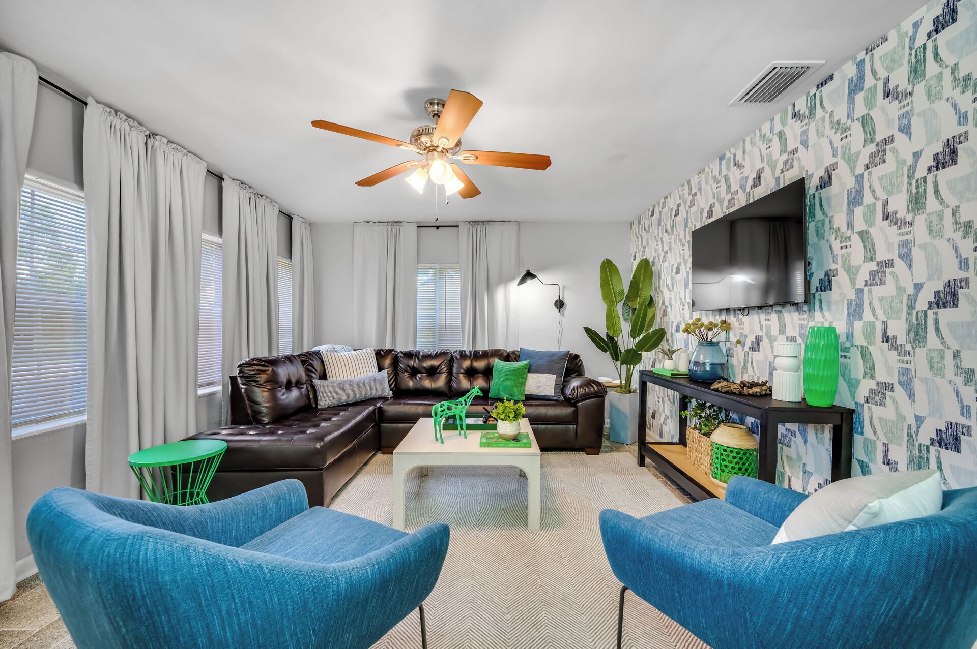 Updated | Pet Friendly | Large Backyard | Riverside Heights Bungalow