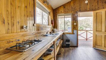 Deluxe-Ferienhütte | Eigene Küche | Großer Kühlschrank, Mikrowelle, Herdplatte, Toaster