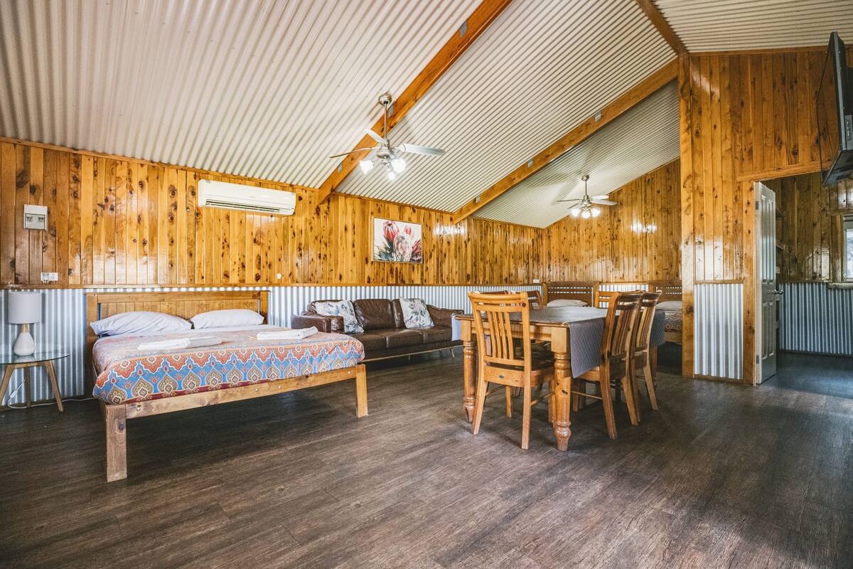 华丽小屋, 无烟房, 河景 | 起居区