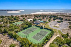 Sports court - Genuine by Brunswick Vacation Rentals: Oceanfront w/ Heated Pool & Great Views (Holden Beach)