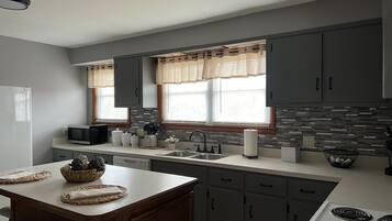 Micro-ondes, four, plaque de cuisson, lave-vaisselle