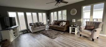 Spacious Lake House  by Lake Cumberland